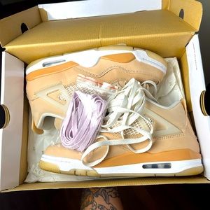 Air Jordan 4’s. Retro